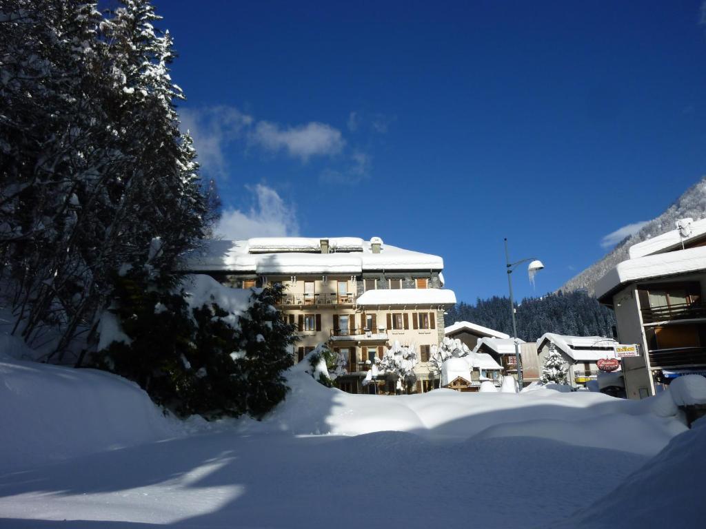 Hotel Restaurant La Couronne Chamonix ภายนอก รูปภาพ