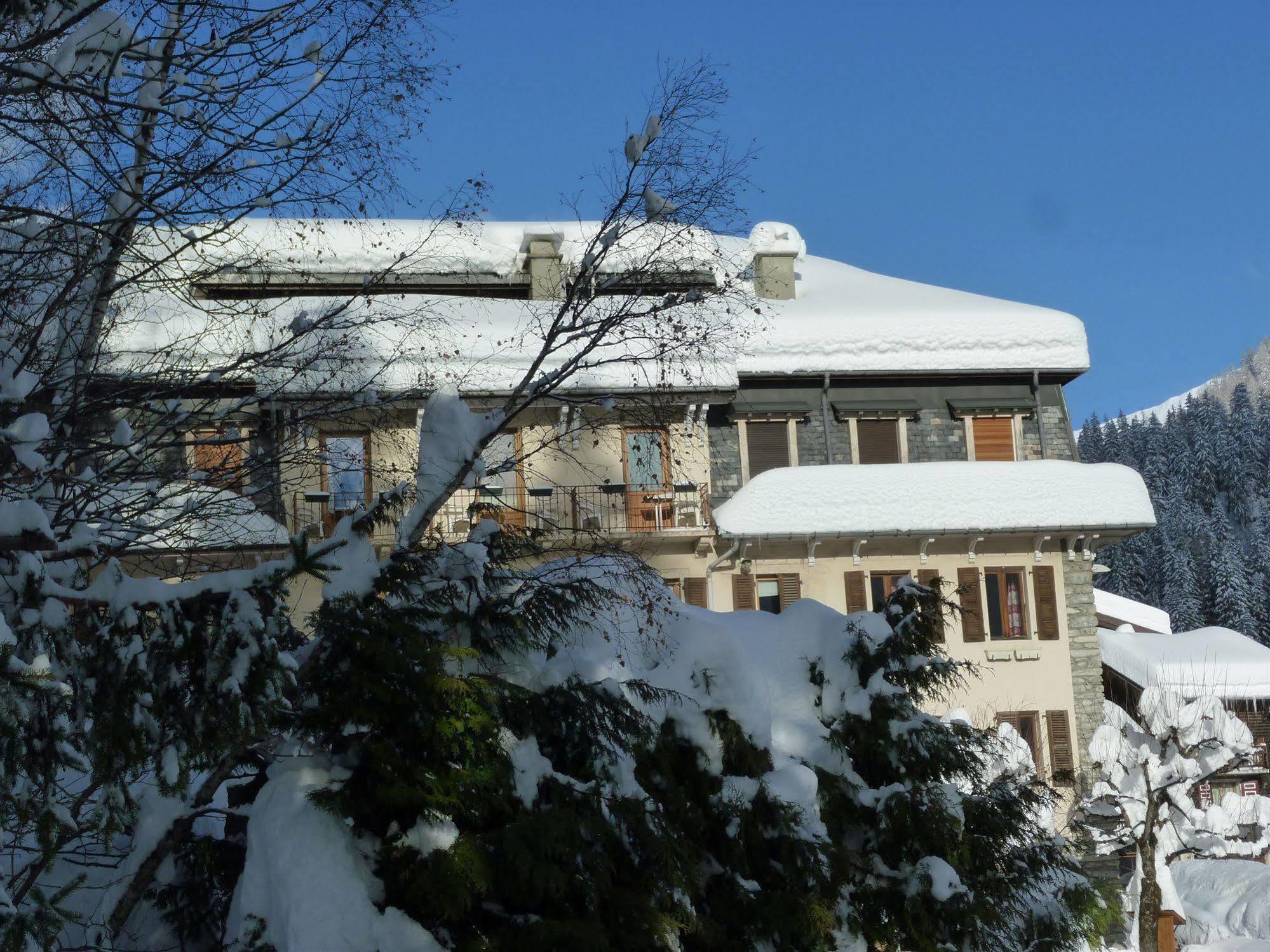 Hotel Restaurant La Couronne Chamonix ภายนอก รูปภาพ