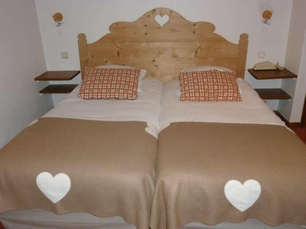 Hotel Restaurant La Couronne Chamonix ภายนอก รูปภาพ