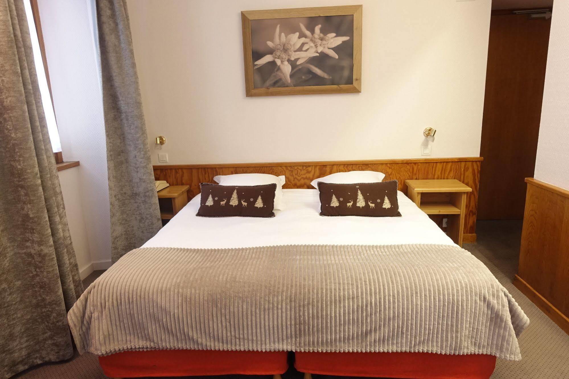 Hotel Restaurant La Couronne Chamonix ภายนอก รูปภาพ